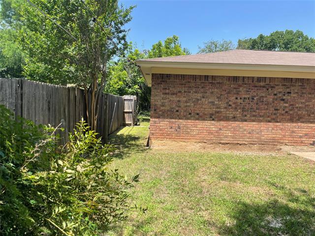 Building Photo - 2014 Bay Oaks Dr