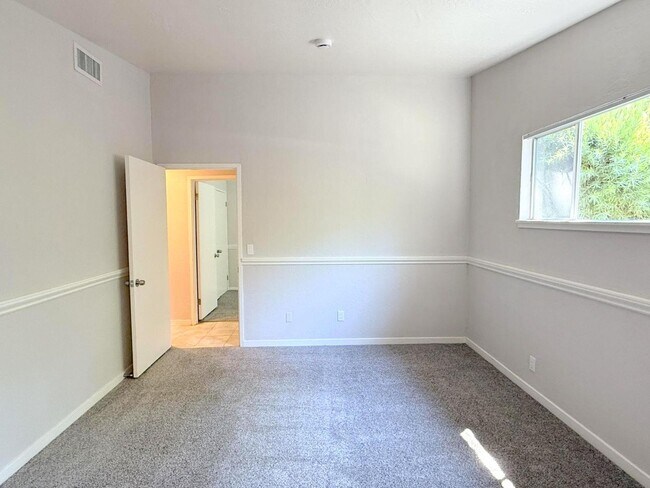 Building Photo - Sprawling Westside Walnut Creek Ranch Home...