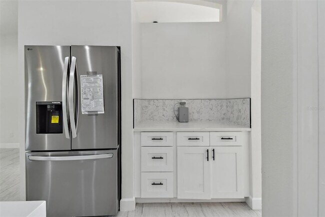 Building Photo - 13792 Long Lake Ln