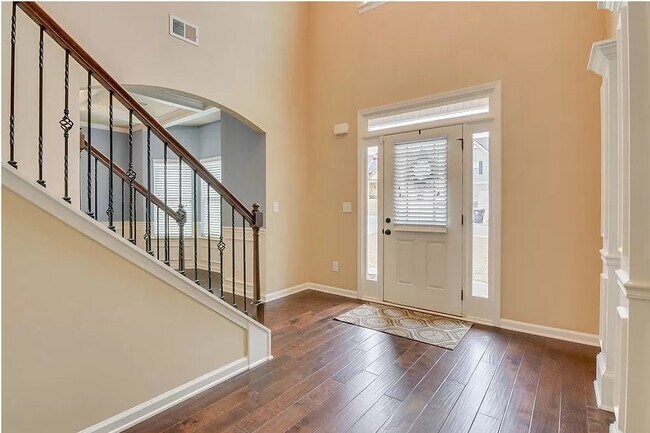 Building Photo - 151 Seaton Ave