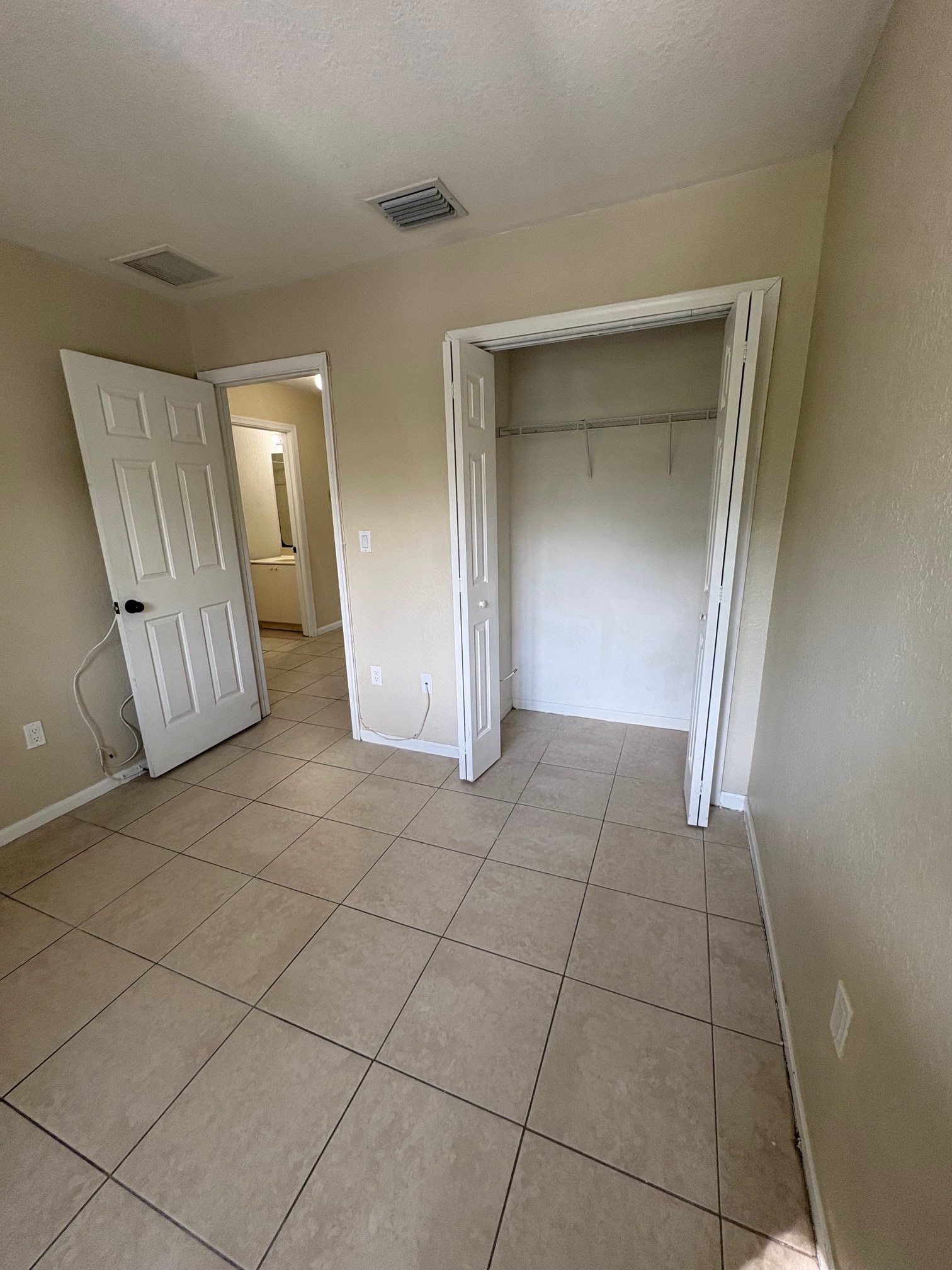 Building Photo - 2819 SE 15th Rd