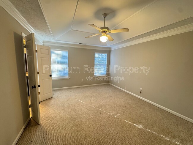 Building Photo - 11080 Crabapple Lake Dr