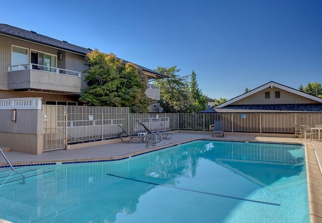 Building Photo - Downtown Bellevue 2 Bedroom 1.5 Bath 2 story Condo