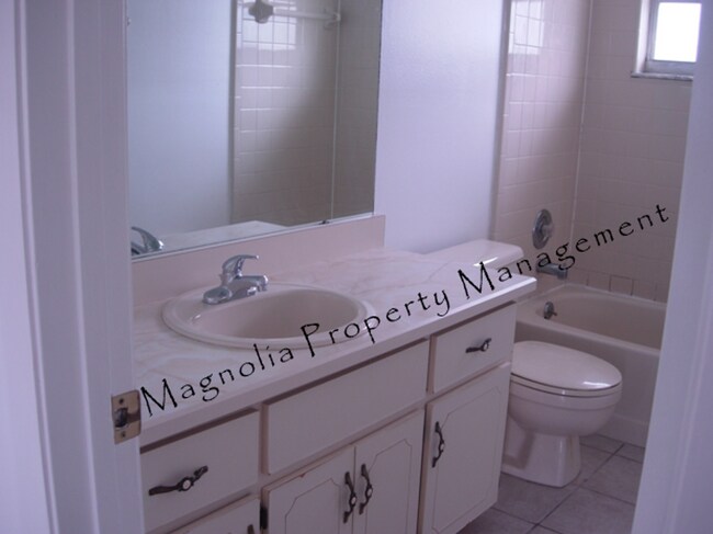Building Photo - 7729 Indian Ridge Trail N