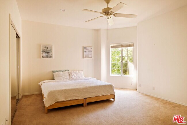 Building Photo - 5150 Bellaire Ave