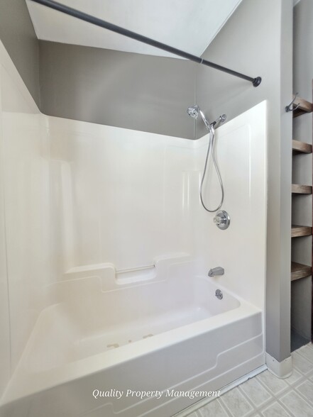 Building Photo - 116 Pine Trail