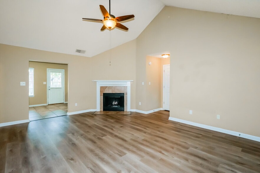Building Photo - 6916 Fox Briar Cove