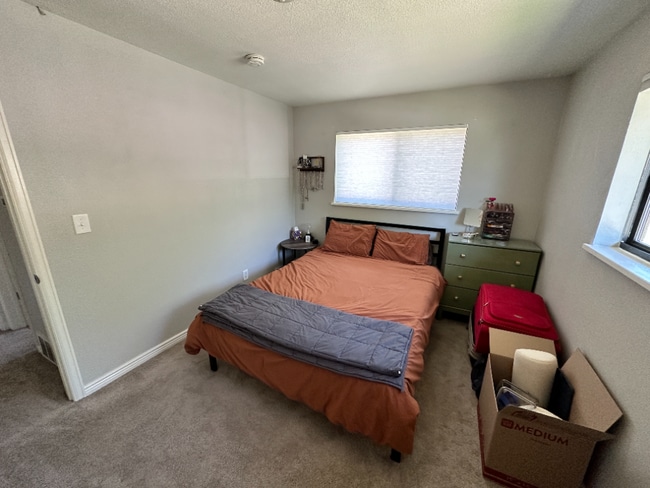 Building Photo - Available December! Cosy duplex in Potter Highlands!