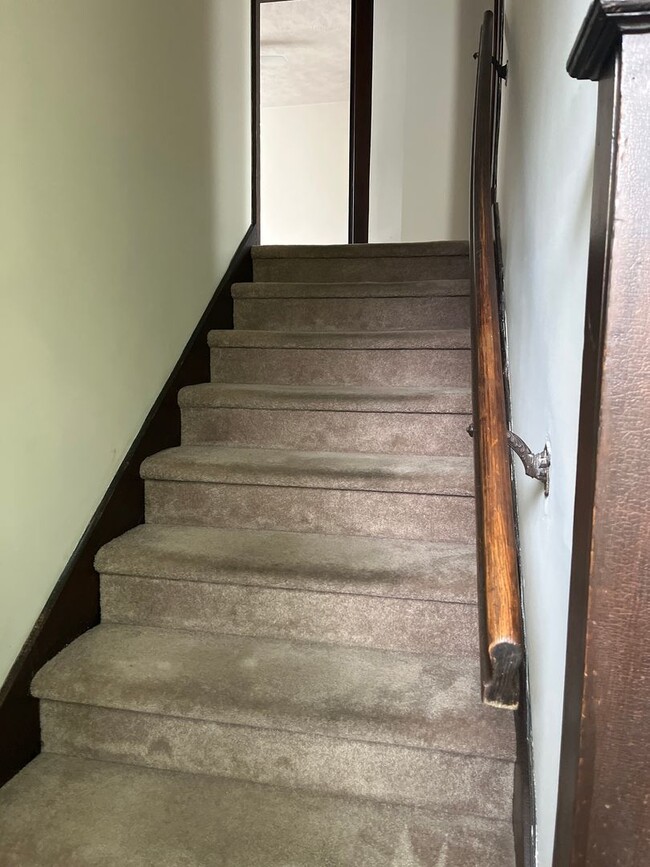 Building Photo - Wallace Ave Duplex