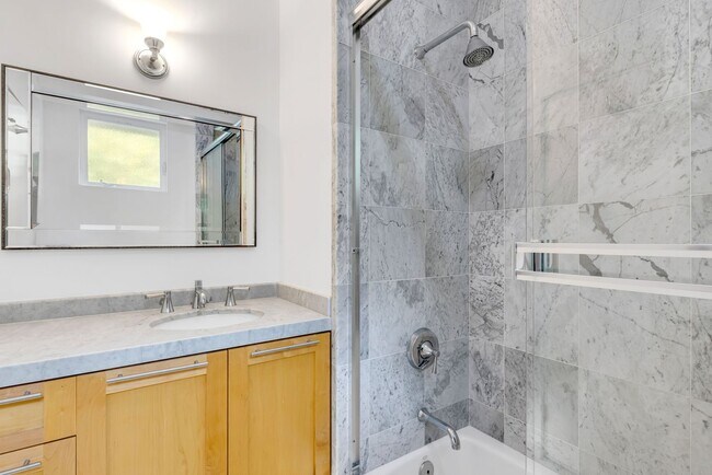 Building Photo - 3 Bed 3 Bath Ocean View, Penthouse "Mark Singer" Residence in Downtown Laguna Beach