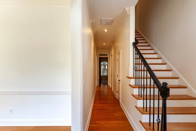 Building Photo - 8819 Provence Village Ln