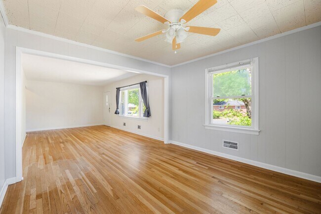 Building Photo - Beautiful 2 Bedroom Corner Lot Property Near Forest Hill Ave ***Available May 2026***