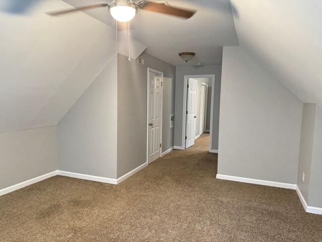 Building Photo - Exit 8! Rossview School. 4 Bed/2 Bath over 1700 Sq.ft!