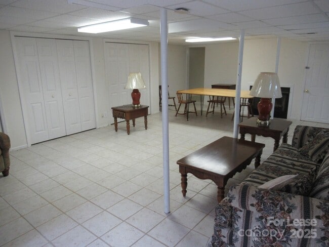 Building Photo - 1357 Beal Rd