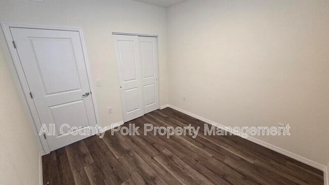 Building Photo - 915 Ariana St