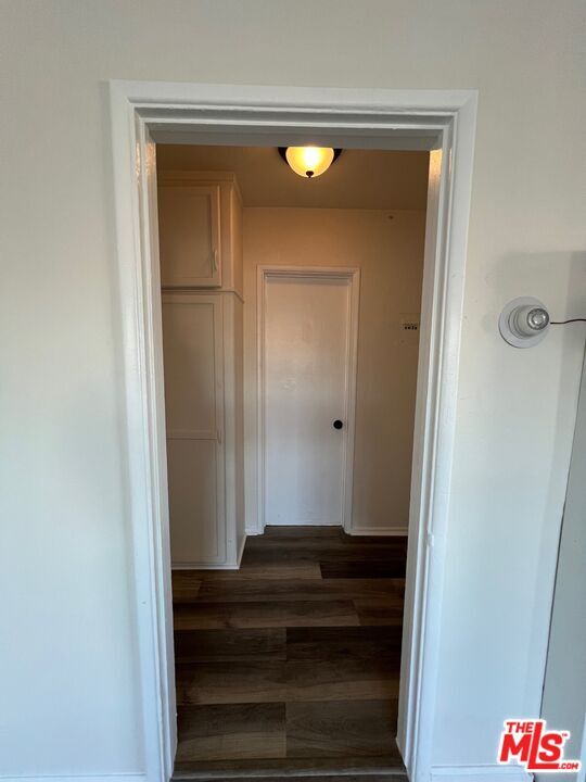 Building Photo - 1104 W 93rd St