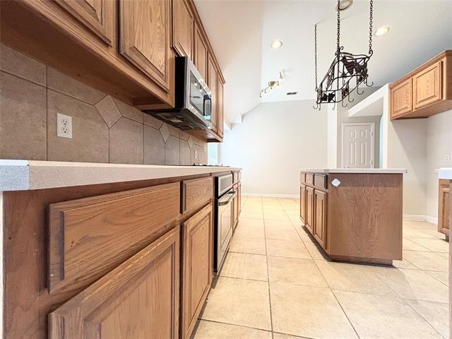 Building Photo - 15881 Grove Crest Dr