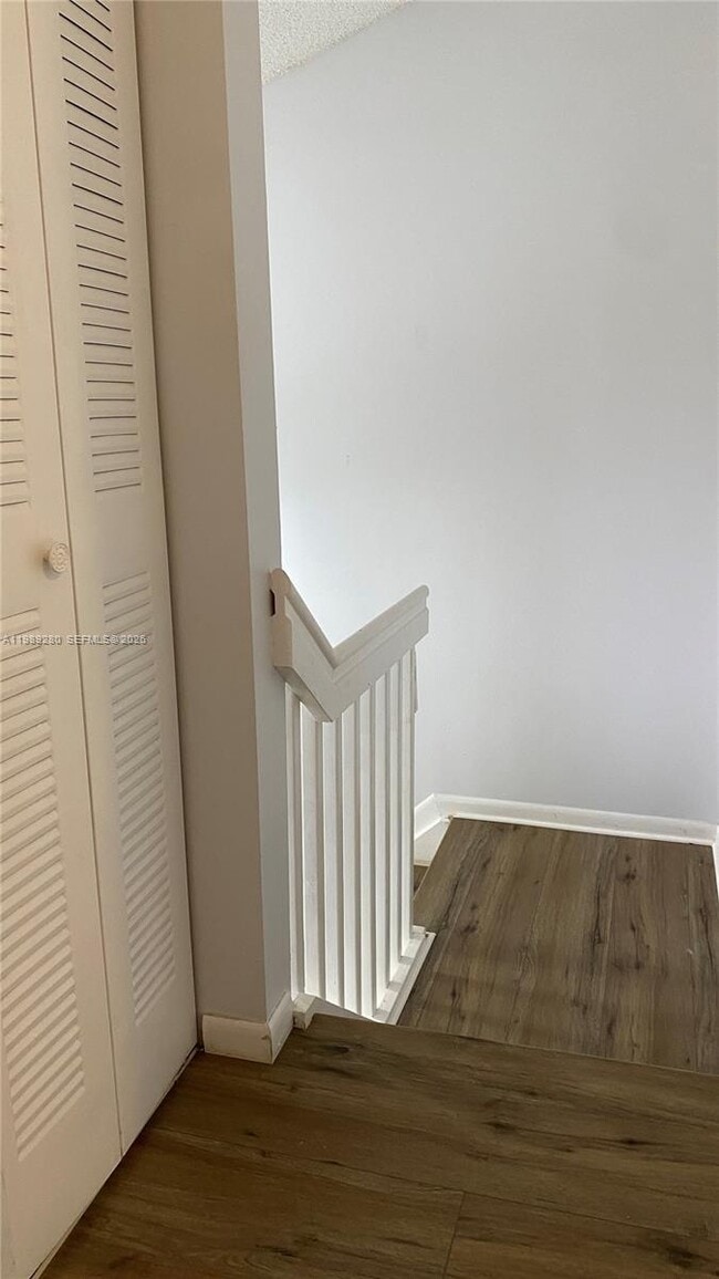 Building Photo - 543 Racquet Club Rd