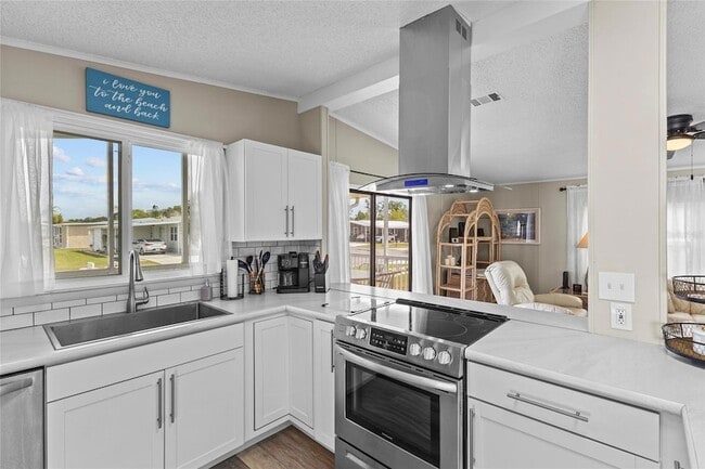 Building Photo - 611 La Jolla Cir