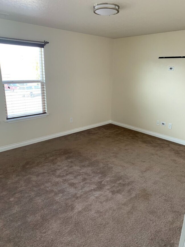 Building Photo - Newer home in the Sawtooth Lakes Neighborh...