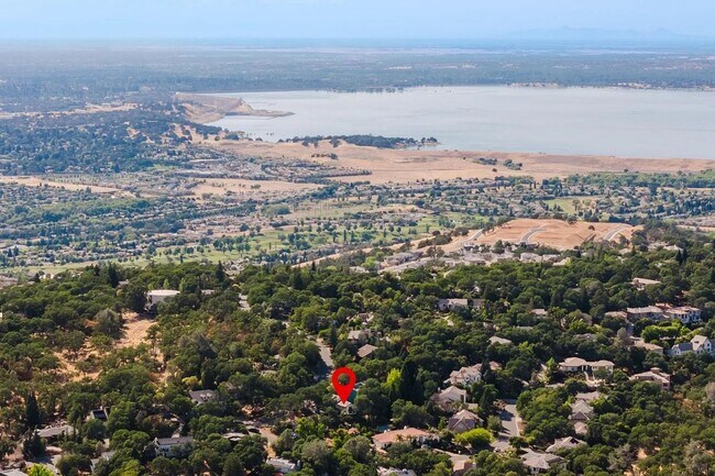 Building Photo - Luxury 5 Bedroom Home with Panoramic Views...