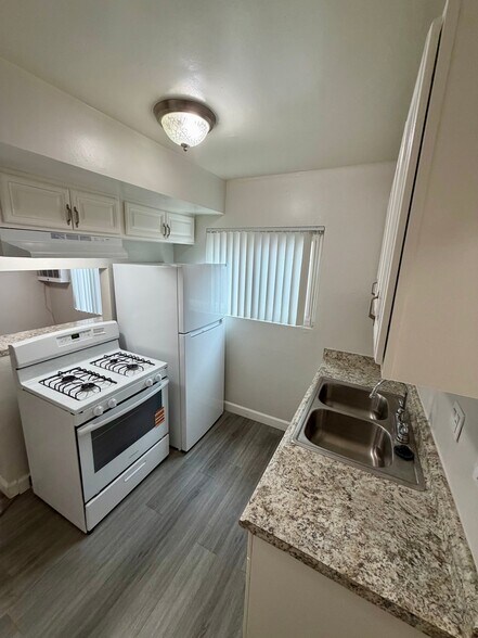 Building Photo - 12414 Dunrobin Ave