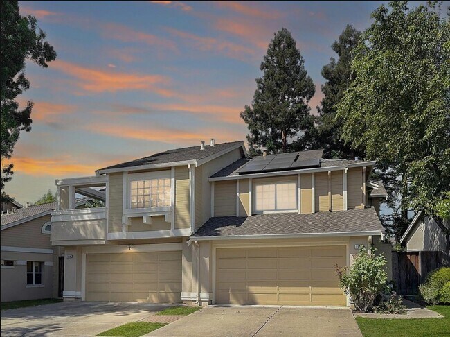 Building Photo - 1558 Trimingham Dr