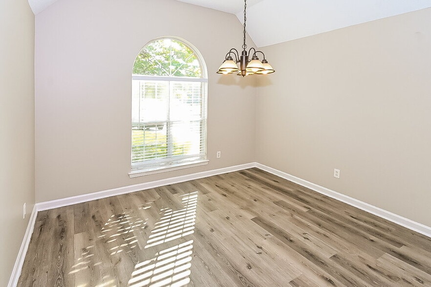 Building Photo - 6223 Oxbourne Cove