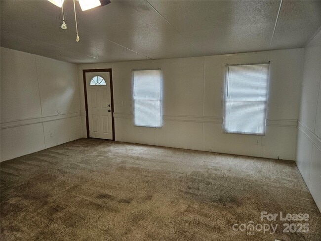 Building Photo - 2292 W Wade Ave