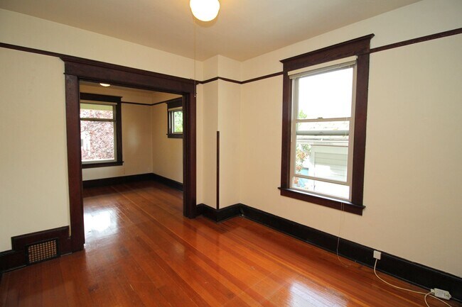 Building Photo - 3628-3634 SE Milwaukie Ave