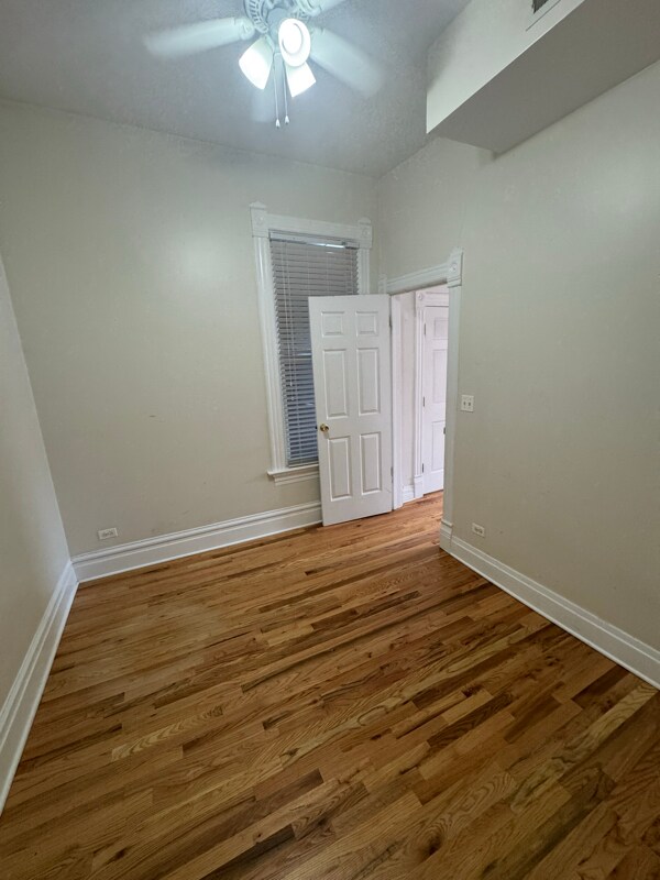 Building Photo - 1456 N Maplewood Ave