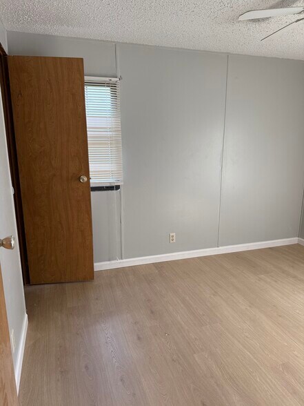 Building Photo - 970 Whippoorwill Way