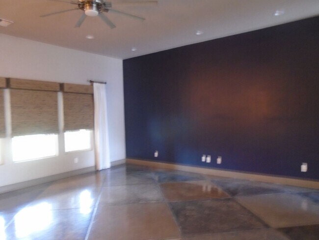 Building Photo - CUSTOM BUILT IN GATED SOUTHERN OAKS !!!  APPLICATION PENDING