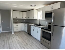 Building Photo - 30 E 7th Ave