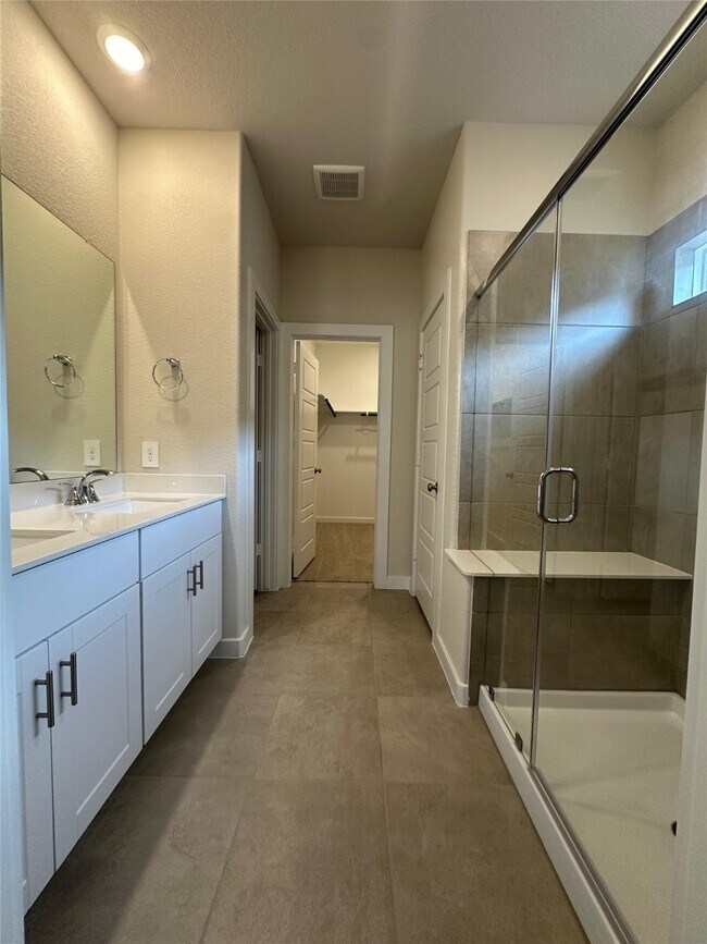 Building Photo - 1908 Velvet Oak Ln