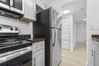 Building Photo - 12101 NE 6th Ave