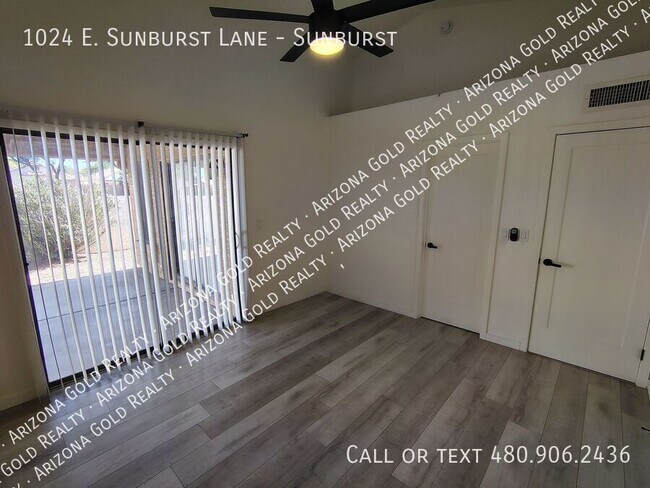 Building Photo - 1024 E Sunburst Ln