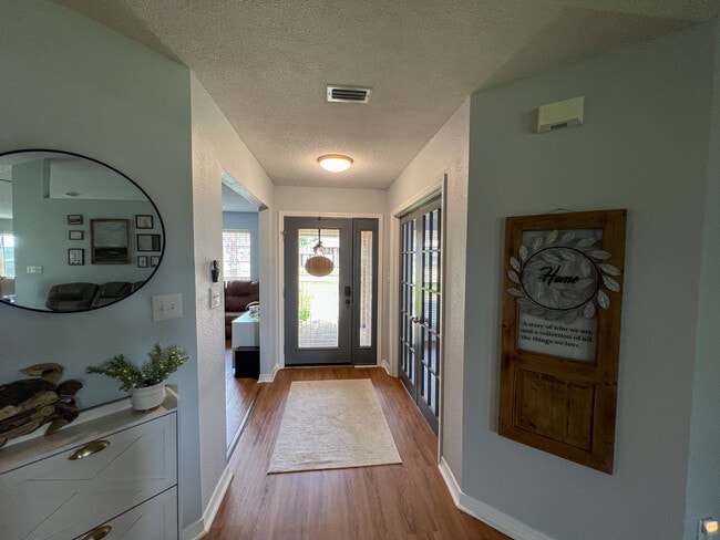 Building Photo - 445 Collinwood Loop
