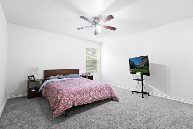 Building Photo - 2831 Elm Tree Park