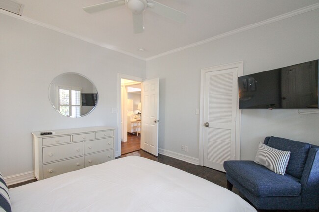 Building Photo - **STUNNING POOL HOME**4BEDS / 4.5BATHS**AQ...