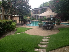 Building Photo - BEAUTIFUL HOME. UTILITIES INCLUDED!!!!