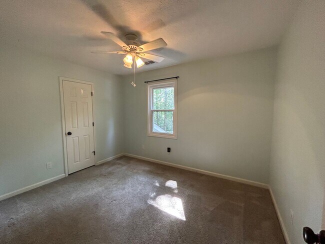 Building Photo - 102 Shawville Ln