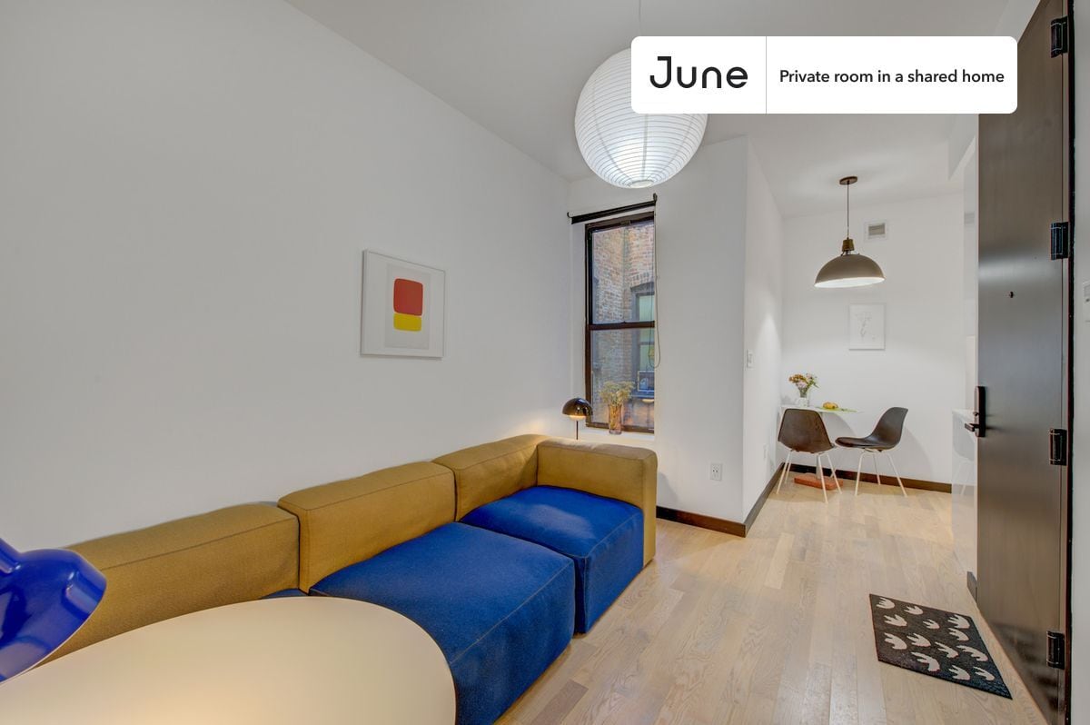 Building Photo - Room in Shared 3.0 bed/3 bath home