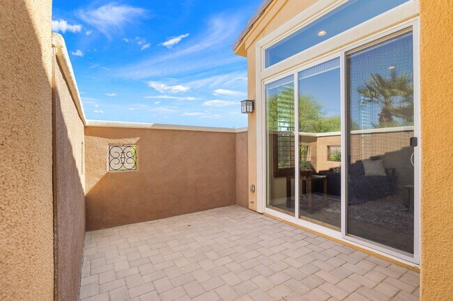 Building Photo - 52050 Rosewood Ln