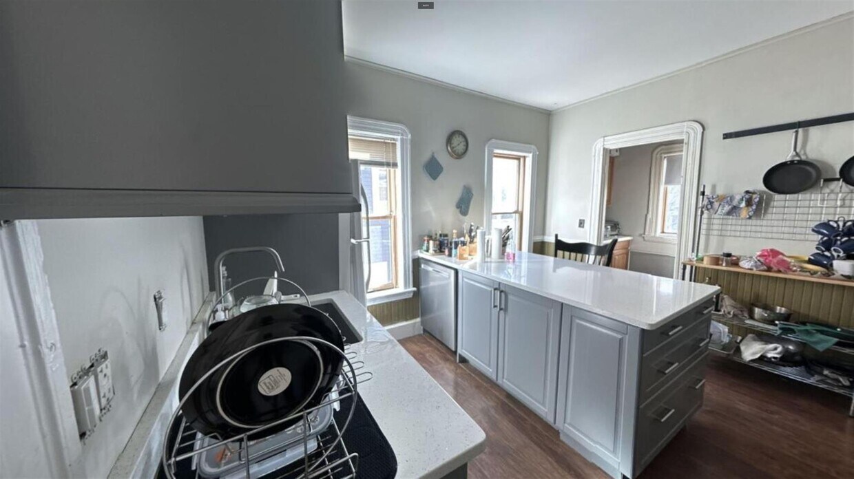 Primary Photo - 75 Lowden Ave