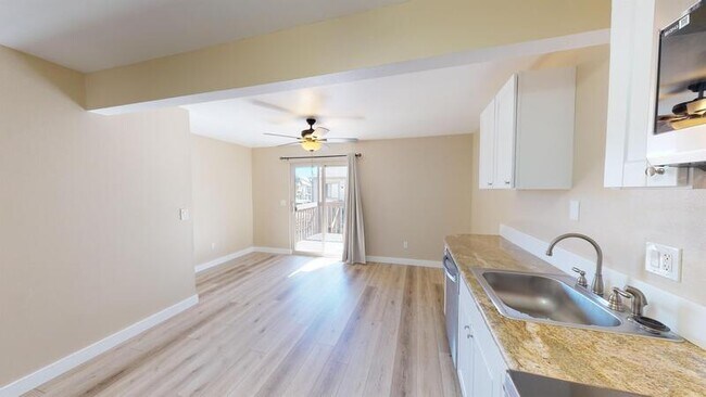 Building Photo - 5561 Dunbar Ct