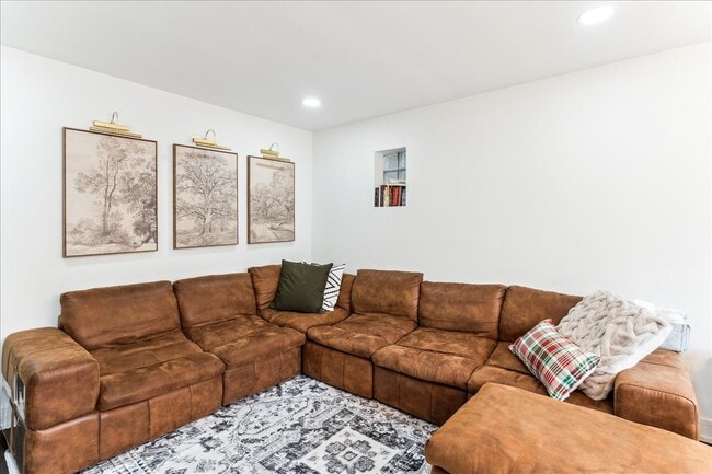 Building Photo - 2735 N Mozart St