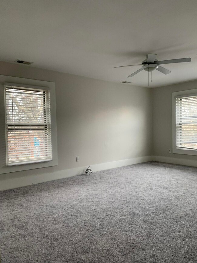 Building Photo - 721 W Main St