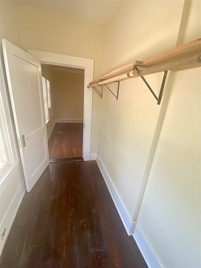 Building Photo - Restored 3 br 2 ba Craftsman style Home fo...