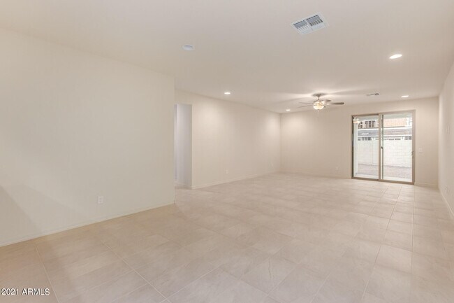 Building Photo - 8755 W Solano Dr